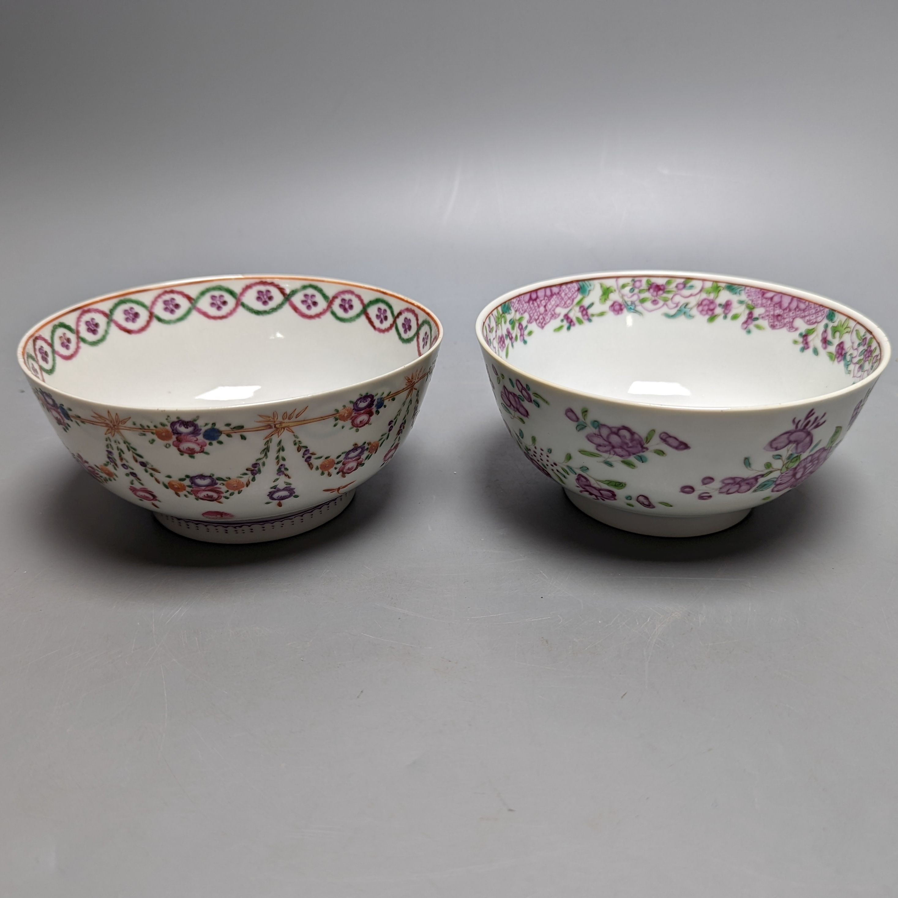 Two 18th/19th century Chinese famille rose bowls 14cm